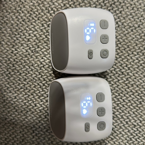 Momcozy S9 Pro Wireless Breast Pumps - Picture 2 of 3